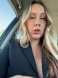 Mona_Plus webcam model stream image