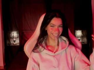 paamelaascott webcam camsoda model stream image