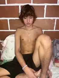 JoelnClouds webcam model stream image