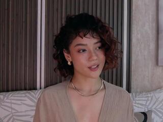 Lucia Saanvi webcam model stream image