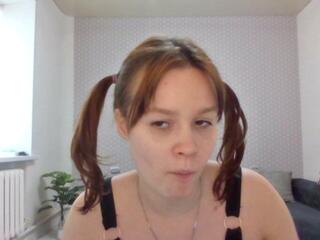 Nella Crousore webcam model stream image