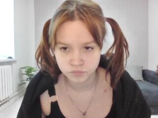 Nella Crousore webcam model stream image