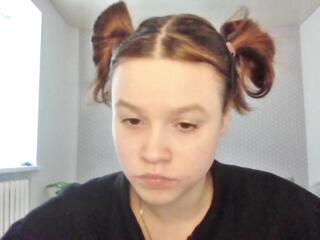 Nella Crousore webcam model stream image