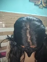 Yourshyriya webcam model stream image