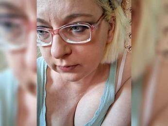 Vika211 webcam model stream image