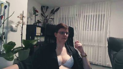 oOSUSIOo webcam model stream image