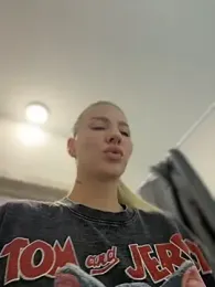 NewLale webcam model stream image