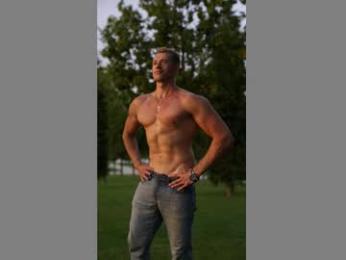 marc105100 webcam model stream image