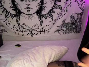 Villanelle webcam model stream image