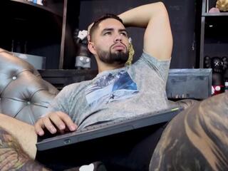 Deivid James webcam flirt4free model stream image