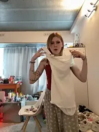 Milli-Kiss webcam model stream image