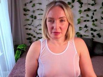 MonikaFoxys webcam model stream image