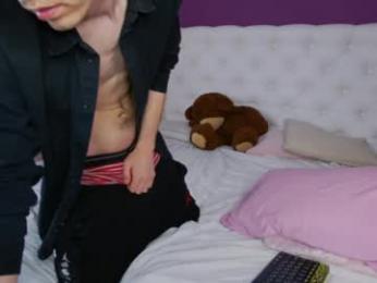 milkhunter_ webcam model stream image