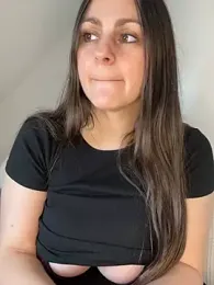 Loella-Rose webcam model stream image