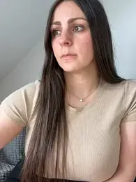 Loella-Rose webcam model stream image