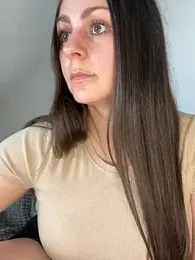 Loella-Rose webcam model stream image