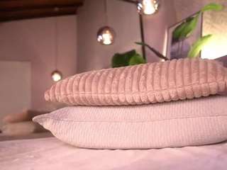 izzywild webcam model stream image