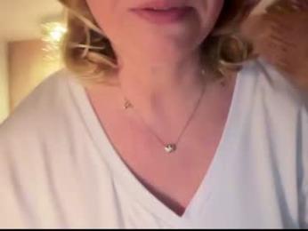 kiradivine webcam model stream image