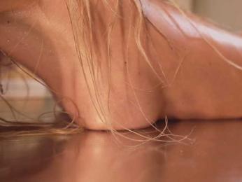 HeyBanana webcam model stream image