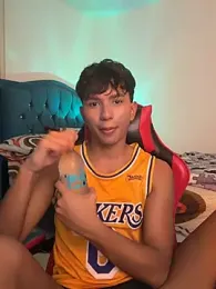 Leonarrrd_01 webcam model stream image