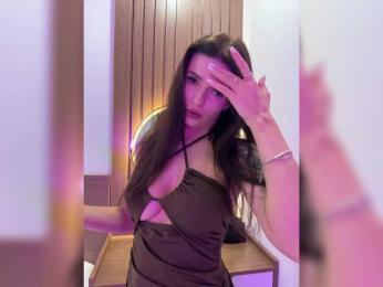 Oops_kiraa webcam model stream image