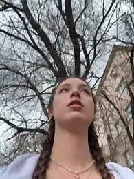 DollyTall webcam stripchat model stream image