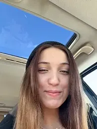 DollyTall webcam stripchat model stream image