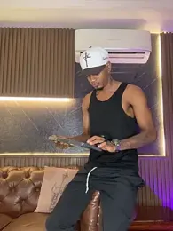 AaronCruz_ webcam model stream image