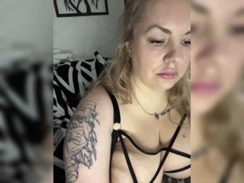 RobinLili webcam model stream image