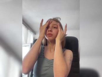 Nellie-Lolly webcam model stream image