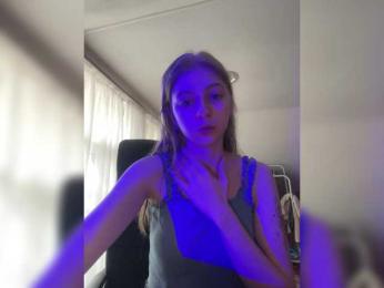 Nellie-Lolly webcam model stream image