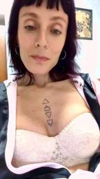 Caledoniax2 webcam cam4 model stream image