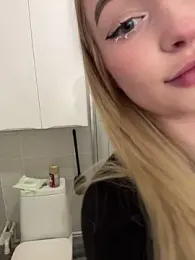 Baby_Tiny webcam model stream image