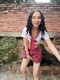 sweet_outdoor_charm webcam model stream image