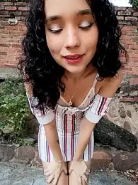 sweet_outdoor_charm webcam model stream image