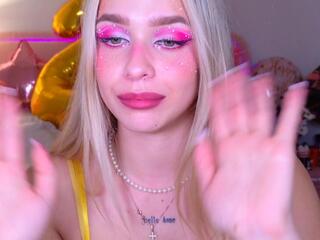 Maci Reynolds webcam model stream image