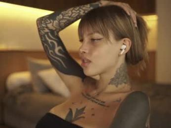 mileeena webcam model stream image