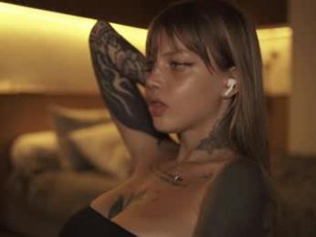 mileeena webcam model stream image