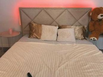 IsabelleDior webcam model stream image