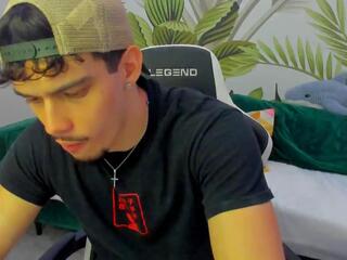 Ridge Hunter webcam model stream image