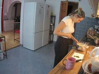 voyeurcam-julmodels-kitchen camsoda stream image