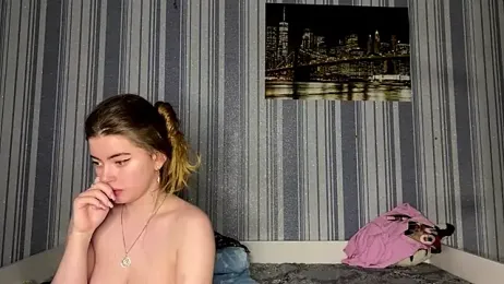 EmiliaCouple stripchat stream image