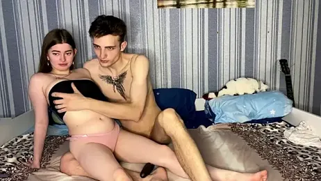 EmiliaCouple stripchat stream image