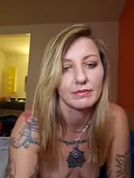 SheIsSomething stripchat stream image