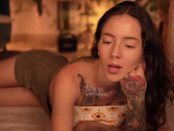 effylowell_ chaturbate stream image, 23.04.2025 00:20